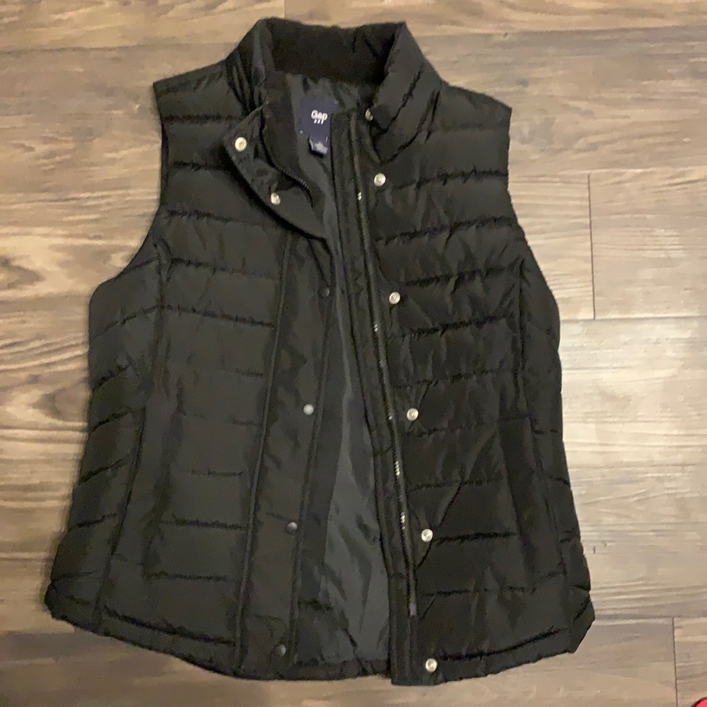Gap Black Puffer Vest